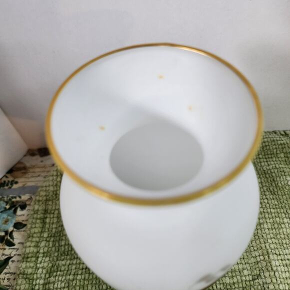 Vintage Satin Glass Vase with Parrot Bird Design Gold Rim 8.5" - Picture 6 of 9